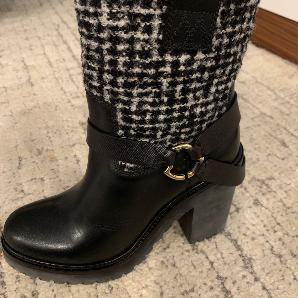 MONCLER boots 👢 - Picture 5 of 11